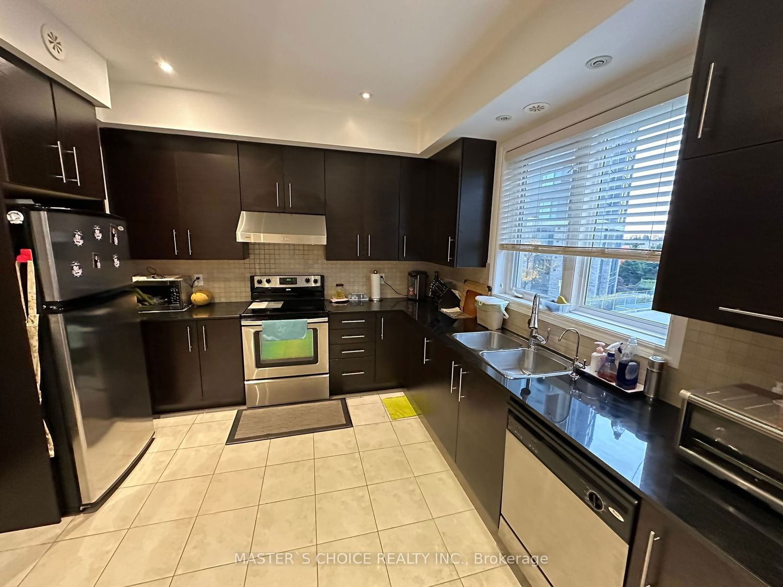 Townhouse leased at TH27-271 South Park Road, Markham, Commerce Valley, L3T 0B6 - MLS: N9768382