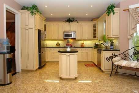 47 Frybrook Cres, Richmond Hill, L4B4B9 | Image 2