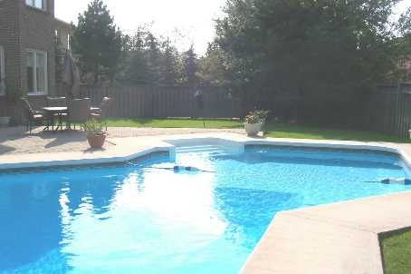 28 Edmund Cres, Richmond Hill, L4B2X8 | Image 2