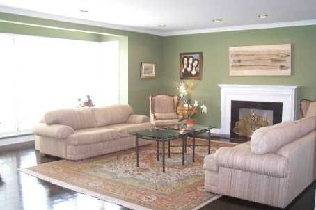 28 Edmund Cres, Richmond Hill, L4B2X8 | Image 3