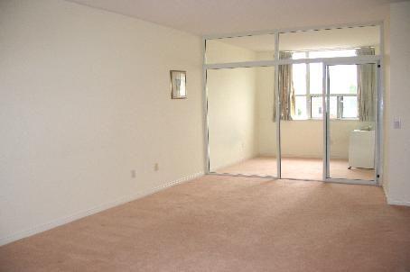 202 - 7398 Yonge St, Vaughan, L4J1V8 | Image 2