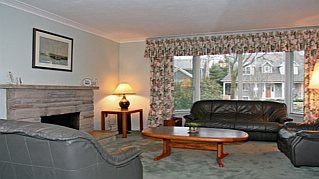 452 Avon Cres, Oakville, L6J2T3 | Image 3