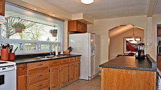 499 Rebecca St, Oakville, L6K1K8 | Image 2