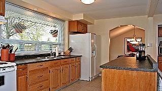 499 Rebecca St, Oakville, L6K1K8 | Image 2