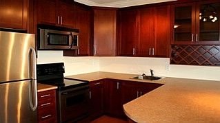 305 - 459 Kerr St, Oakville, L6K3C2 | Image 3