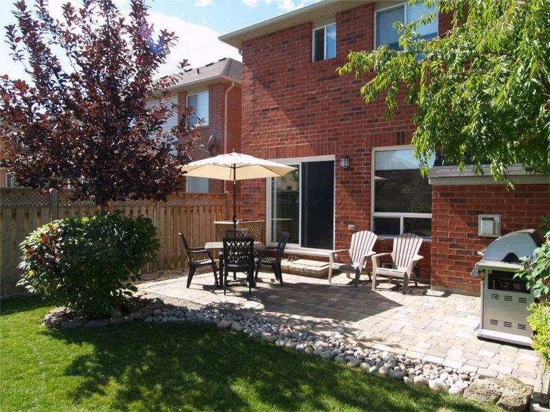 1556 Harwood Dr, Milton, L9T 5K1 | Image 2