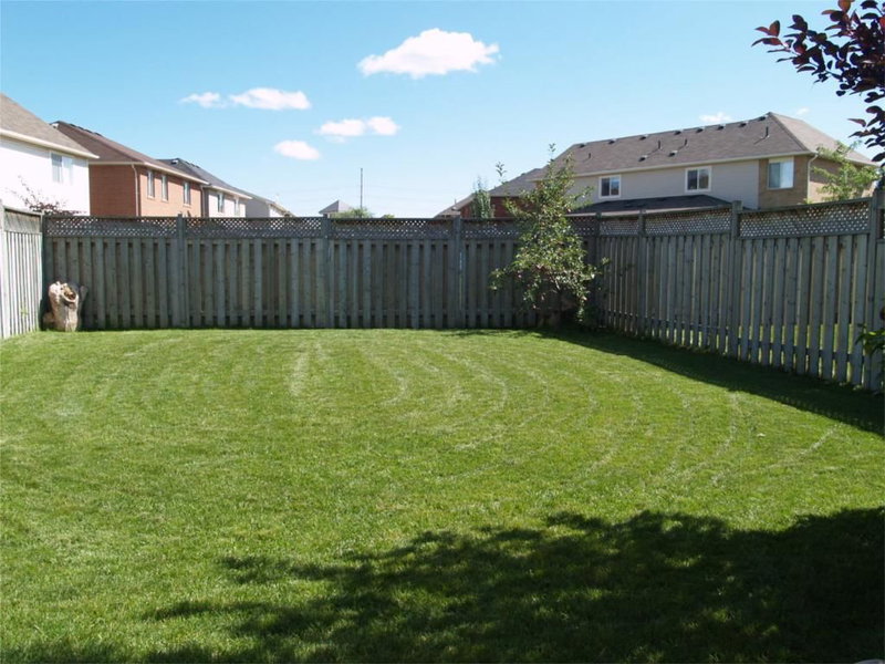 1556 Harwood Dr, Milton, L9T 5K1 | Image 3