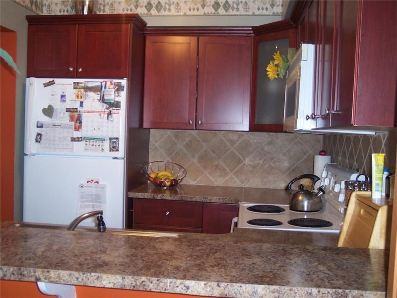 116 - 1538 Lancaster Dr, Oakville, L6H-2Z3 | Image 2