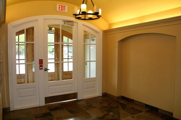 305 - 459 Kerr St, Oakville, L6K3C2 | Image 2