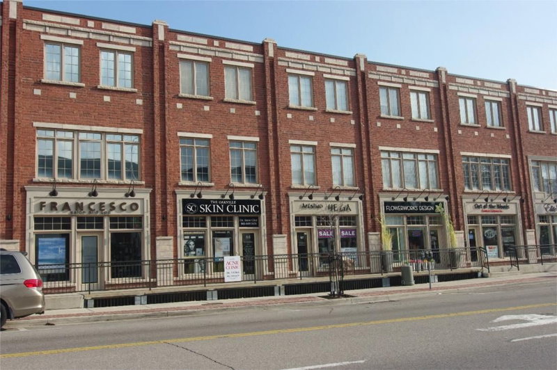 6 - 86 Lakeshore Rd W, Oakville, L6K 1E1 | Image 2