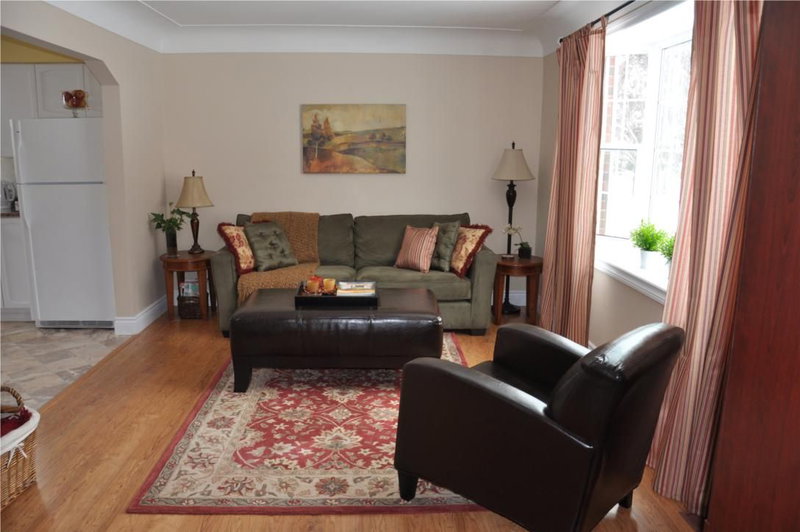 632 Inverness Ave, Burlington, L7T 3S8 | Image 2