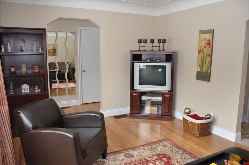 632 Inverness Ave, Burlington, L7T 3S8 | Image 3