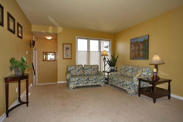 444 Seabourne Dr, Oakville, L6L4G2 | Image 2