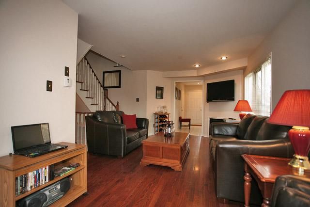 1156 Westview Terr, Oakville, L6M3M1 | Image 2