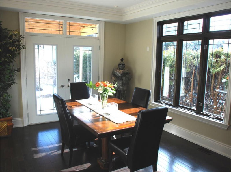 452 Avon Cres, Oakville, L6J2T3 | Image 3