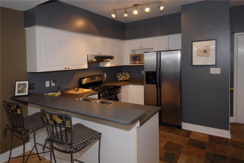 260 Glenashton Dr, Oakville, L6H6H5 | Image 2