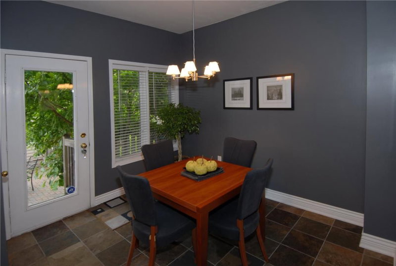 260 Glenashton Dr, Oakville, L6H6H5 | Image 3