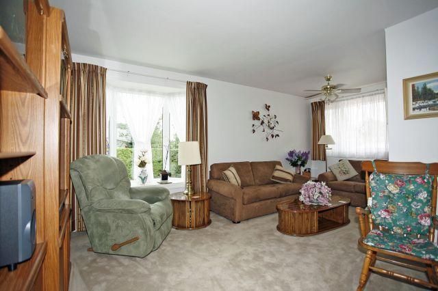 135 Ringwood Rd, Oakville, L6H 1K3 | Image 3