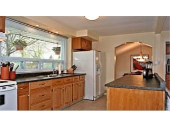 499 Rebecca St, Oakville, L6K1K8 | Image 2