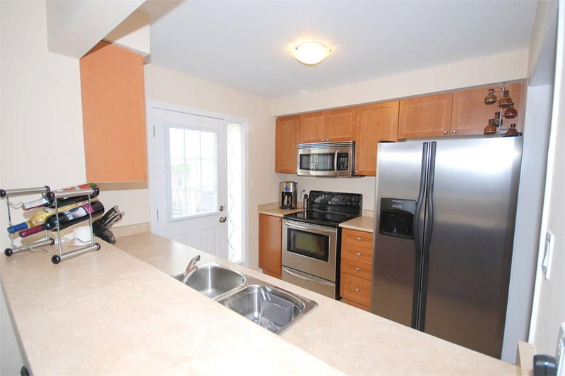 650 Frank Pl, Milton, L9T0P8 | Image 3