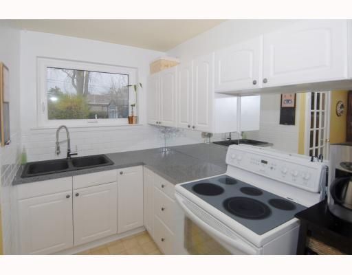 444 Seabourne Dr, Oakville, L6L 4G2 | Image 2