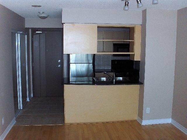 902 - 2365 Central Park Dr, Oakville, L6H 0C7 | Image 3