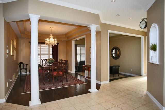 2431 Meadowridge Dr, Oakville, L6H7R3 | Image 2