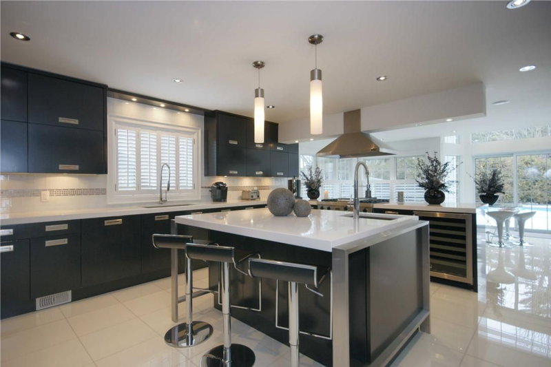 115 Charnwood Dr, Oakville, L6J 5G8 | Image 3