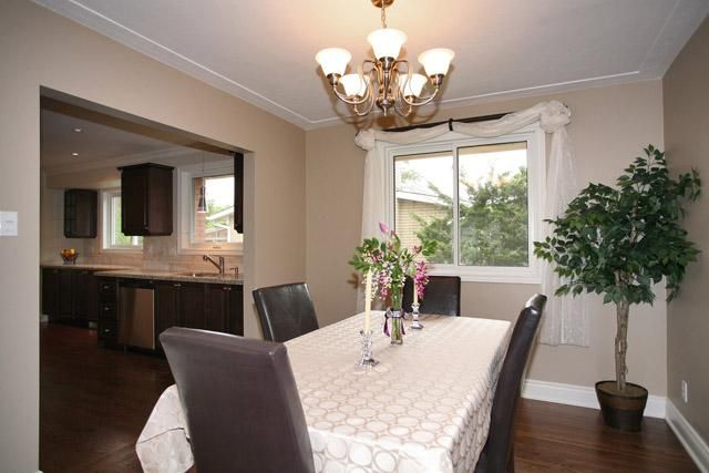 134 Fairwood Pl W, Burlington, L7T4B6 | Image 3