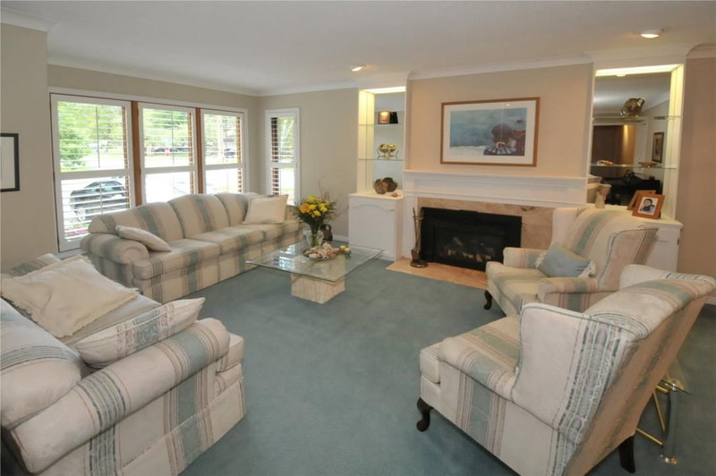 388 Ash Rd, Oakville, L6J4P7 | Image 2