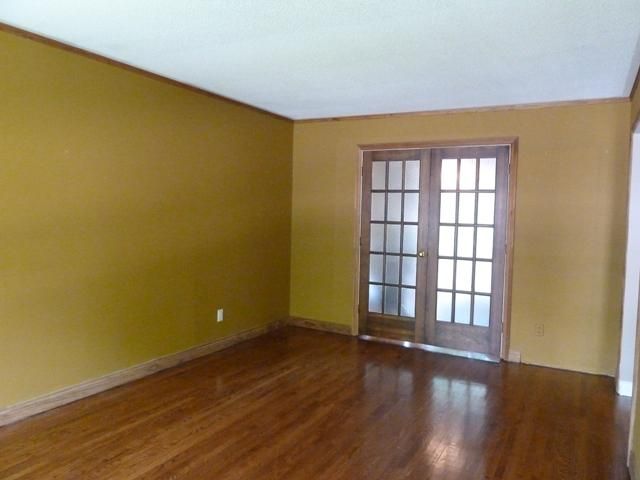 142 Osborne Cres, Oakville, L6H 1G1 | Image 3