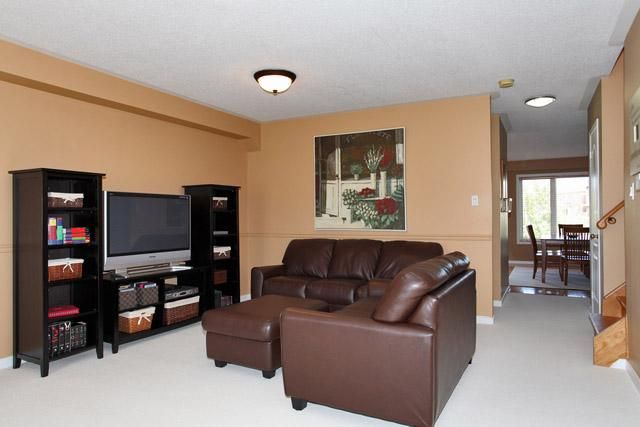 2287 Kingfisher Crt, Oakville, L6M3X3 | Image 3