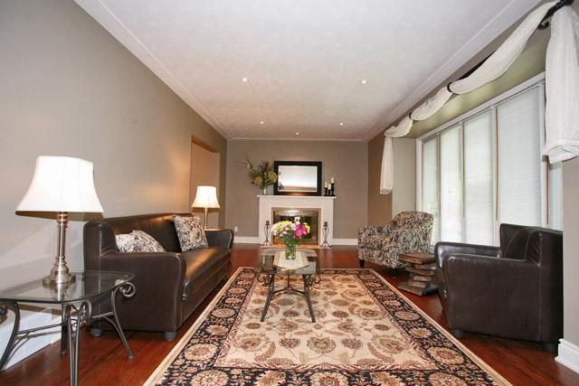 134 Fairwood Pl W, Burlington, L7T4B6 | Image 2