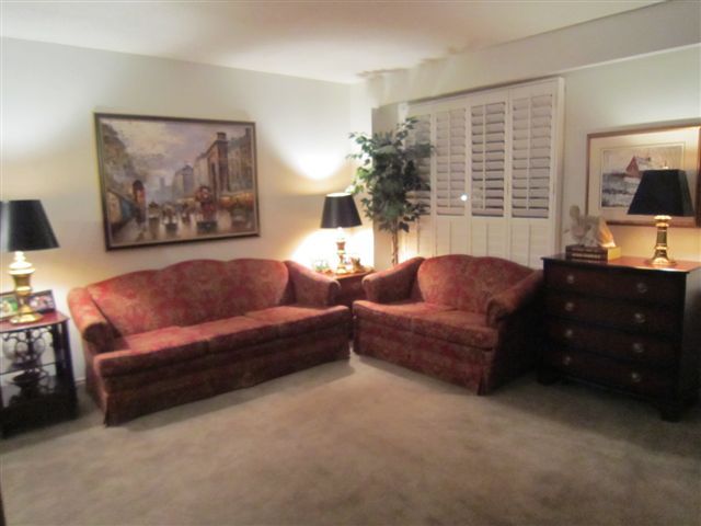 10 - 2445 Homelands Dr, Mississauga, L5K2X6 | Image 2