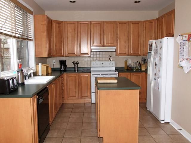 1309 Ashwood Terr, Oakville, L6M 4A7 | Image 2