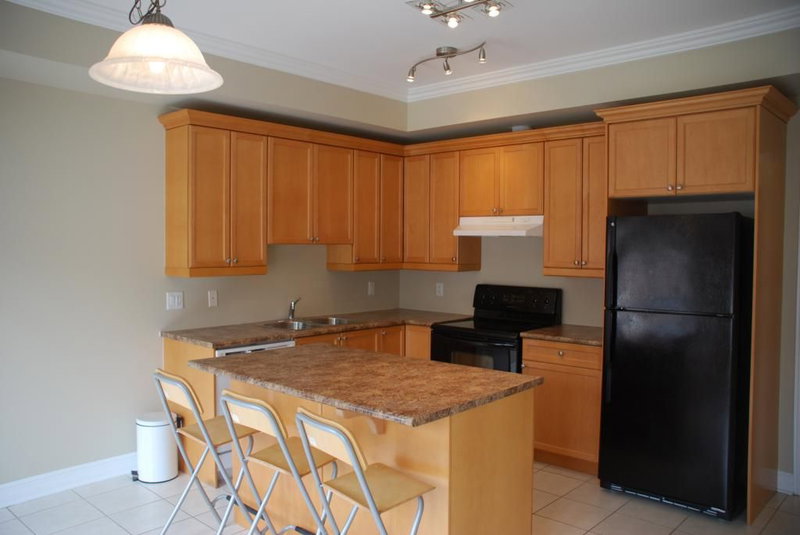 6 - 86 Lakeshore Rd W, Oakville, L6K3A2 | Image 2