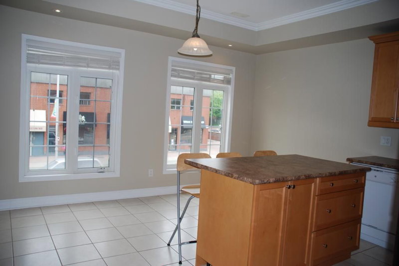 6 - 86 Lakeshore Rd W, Oakville, L6K3A2 | Image 3