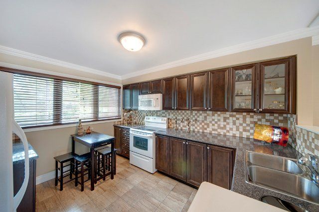 2224 Marine Dr, Oakville, L6L1C1 | Image 2