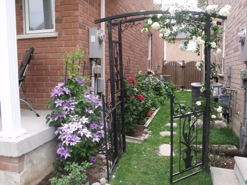 84 Tideland Dr, Brampton, L6Y 2N4 | Image 2