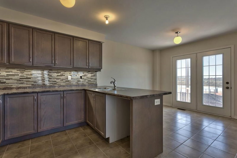 1 - 3045 Gladeside Ave, Oakville, L6M0R2 | Image 3