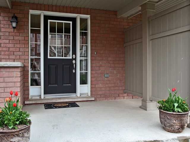 649 Frank Pl, Milton, L9T 0P8 | Image 2