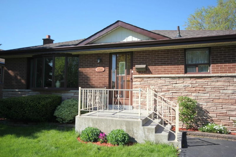 1314 Fisher Ave, Burlington, L7P 2L6 | Image 2