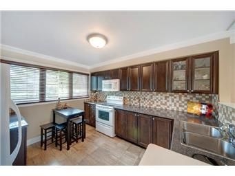 2224 Marine Dr, Oakville, L6L1C1 | Image 2