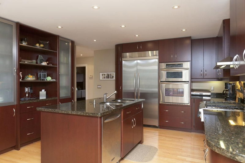 157 Dianne Ave, Oakville, L6J 4G8 | Image 2