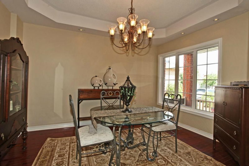 2296 Owlridge Dr, Oakville, L6M3V4 | Image 3