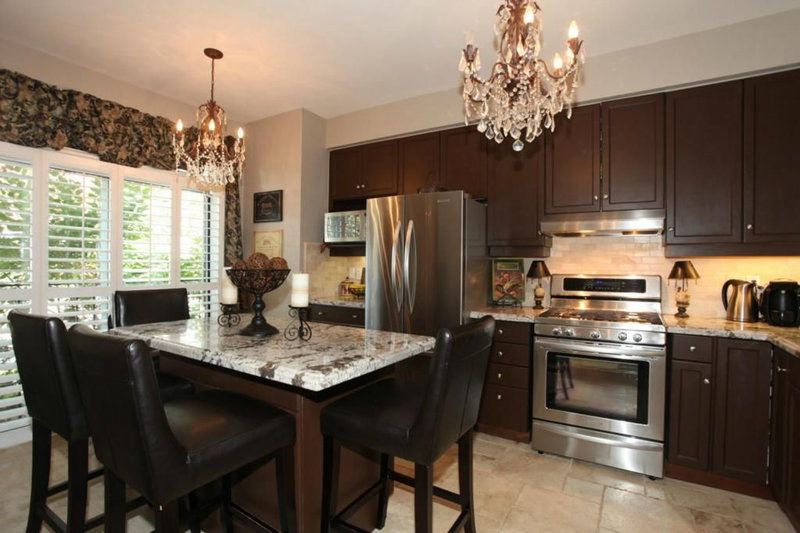 40 Chester St, Oakville, L6H 6G8 | Image 2