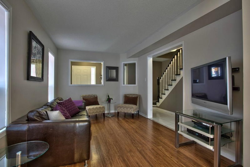 3927 Rippleton Lane, Mississauga, L5N6Z8 | Image 2