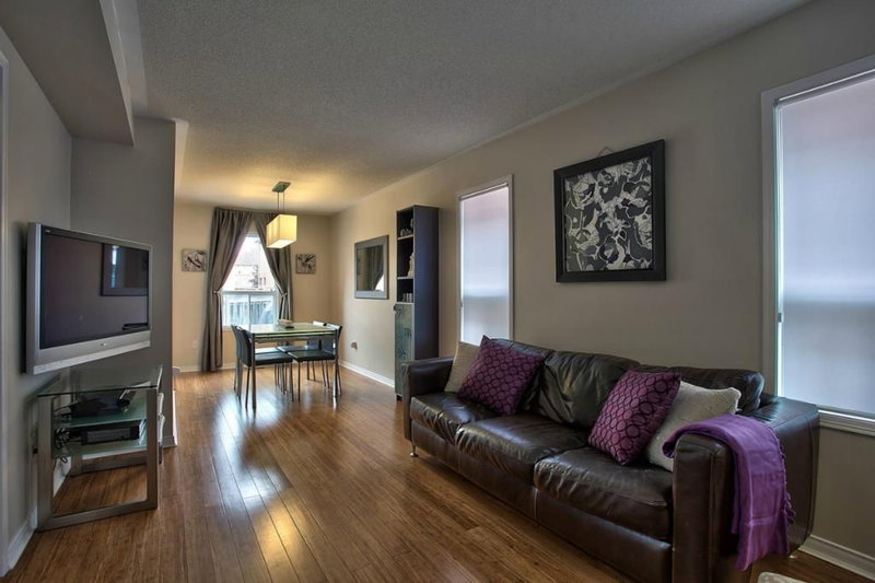 3927 Rippleton Lane, Mississauga, L5N6Z8 | Image 3