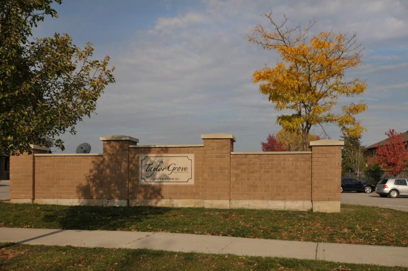 304 - 4450 Fairview St, Burlington, L7L 7K7 | Image 2