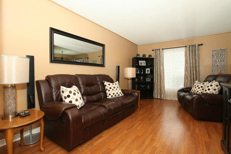 2140 Oakpoint Rd, Oakville, L6M 3N2 | Image 3